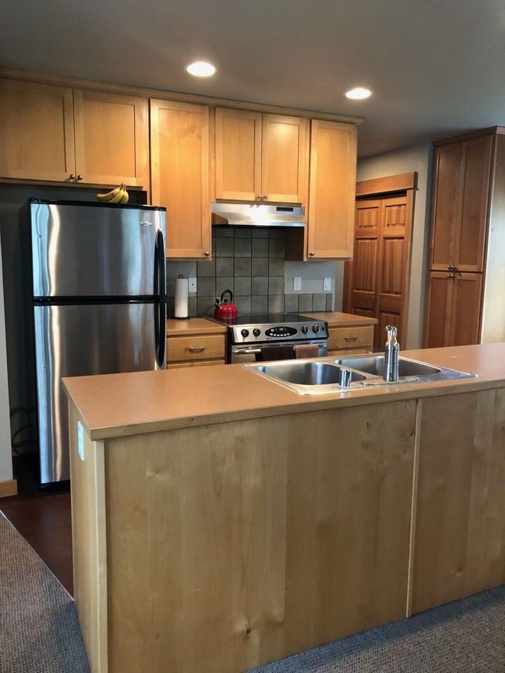 266 Ericksen Ave Ne - Photo 7 of 14