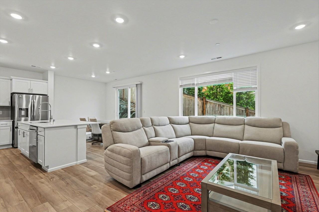 219 179th St Se - Photo 2 of 16