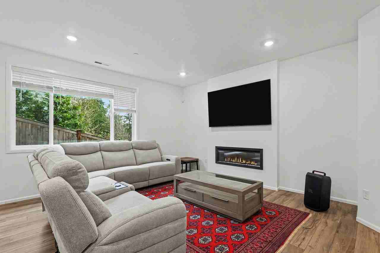 219 179th St Se - Photo 4 of 16