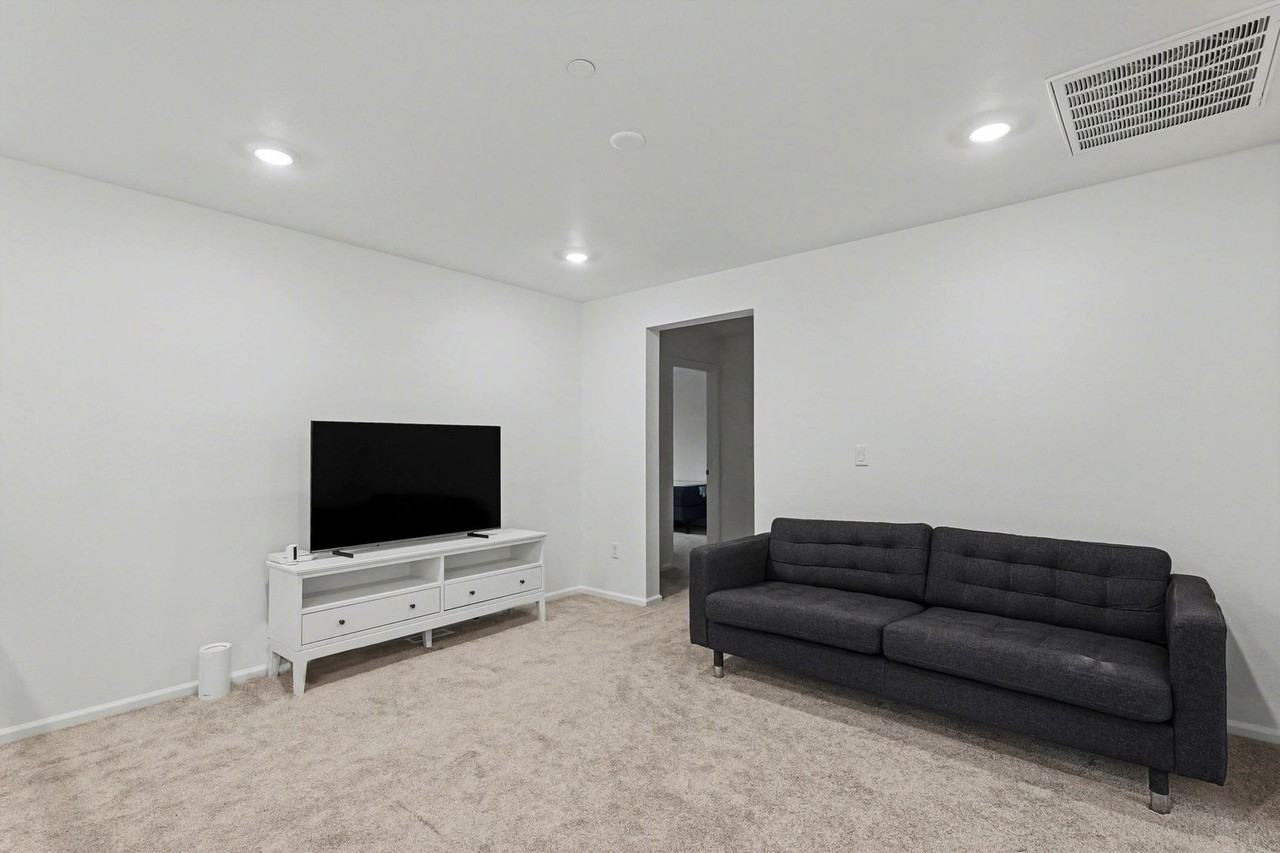 219 179th St Se - Photo 7 of 16