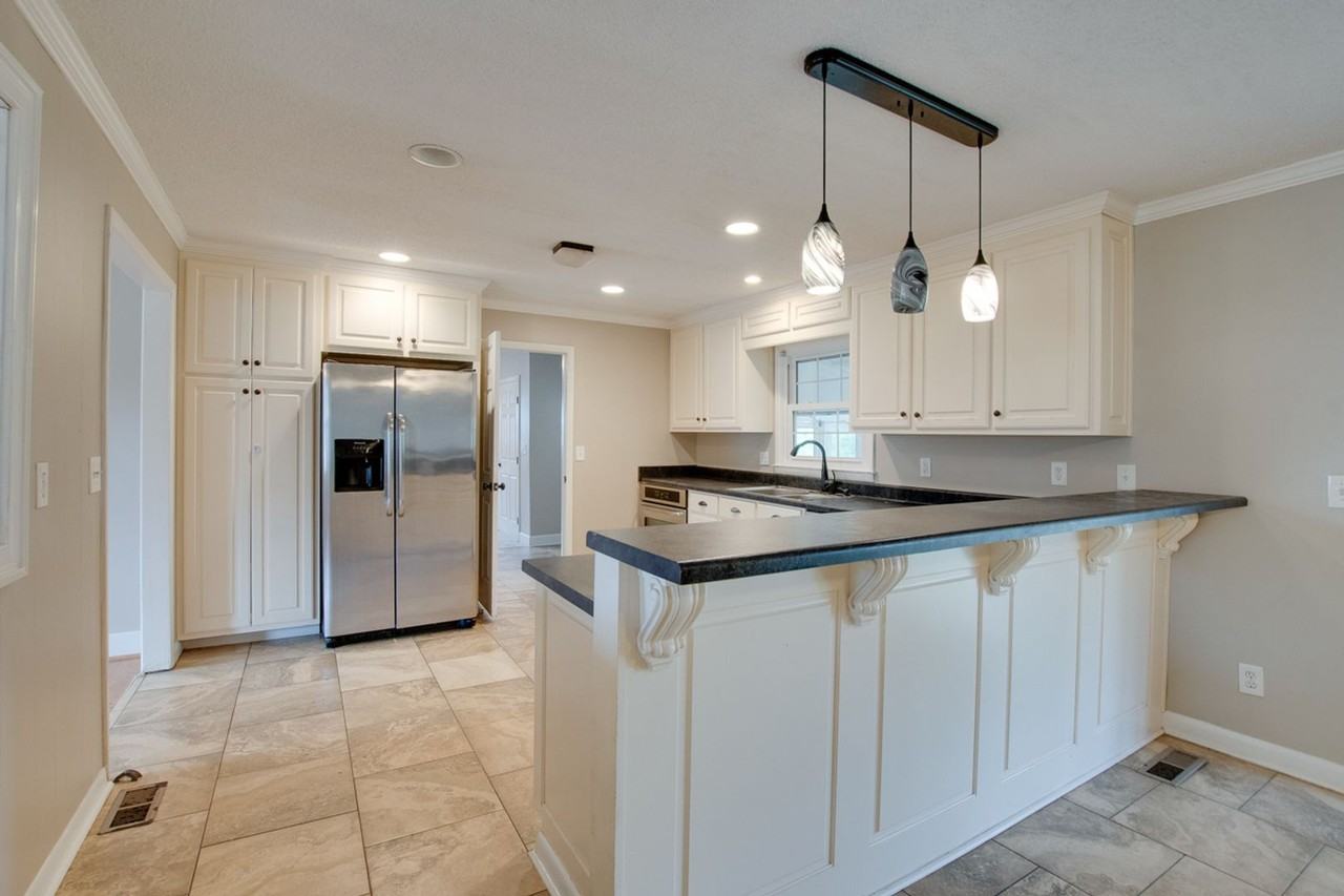 2107 2107 Endinburgh Drive - Photo 4 of 18