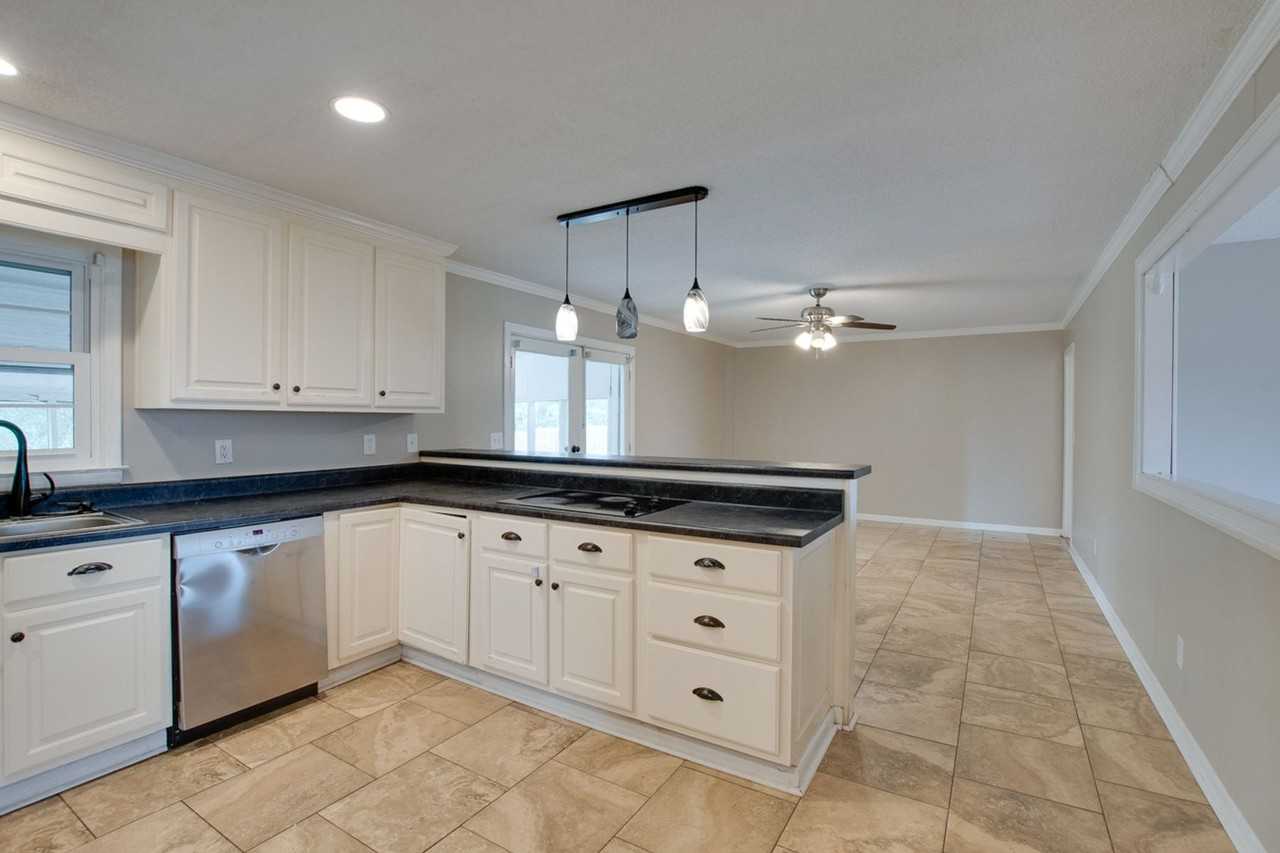 2107 2107 Endinburgh Drive - Photo 5 of 18