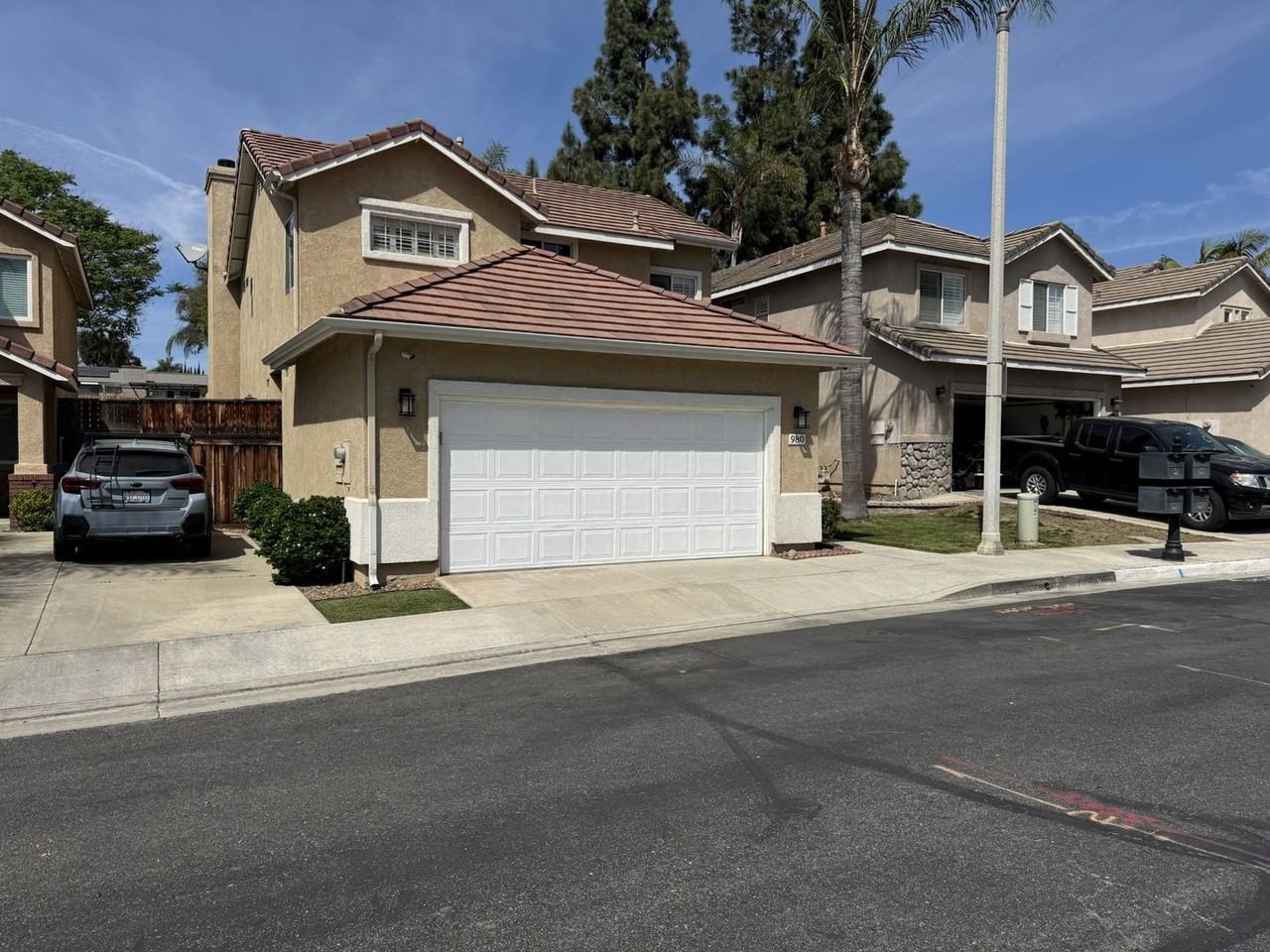 980 Acorn Ln - Photo 3 of 34