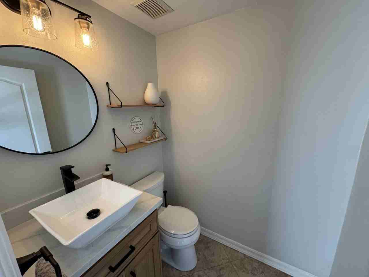 980 Acorn Ln - Photo 5 of 34