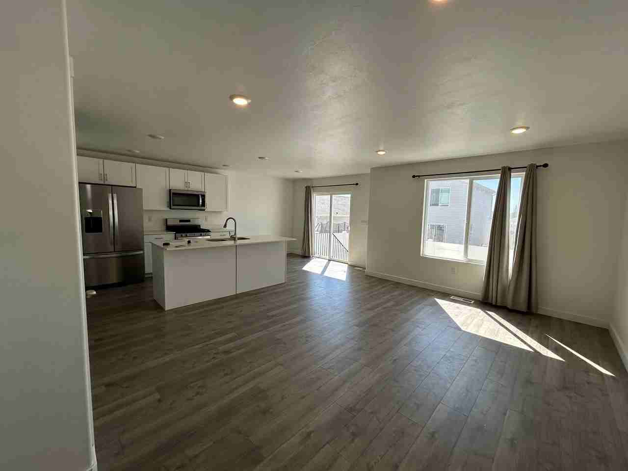 1712 E Fall St - Photo 2 of 13