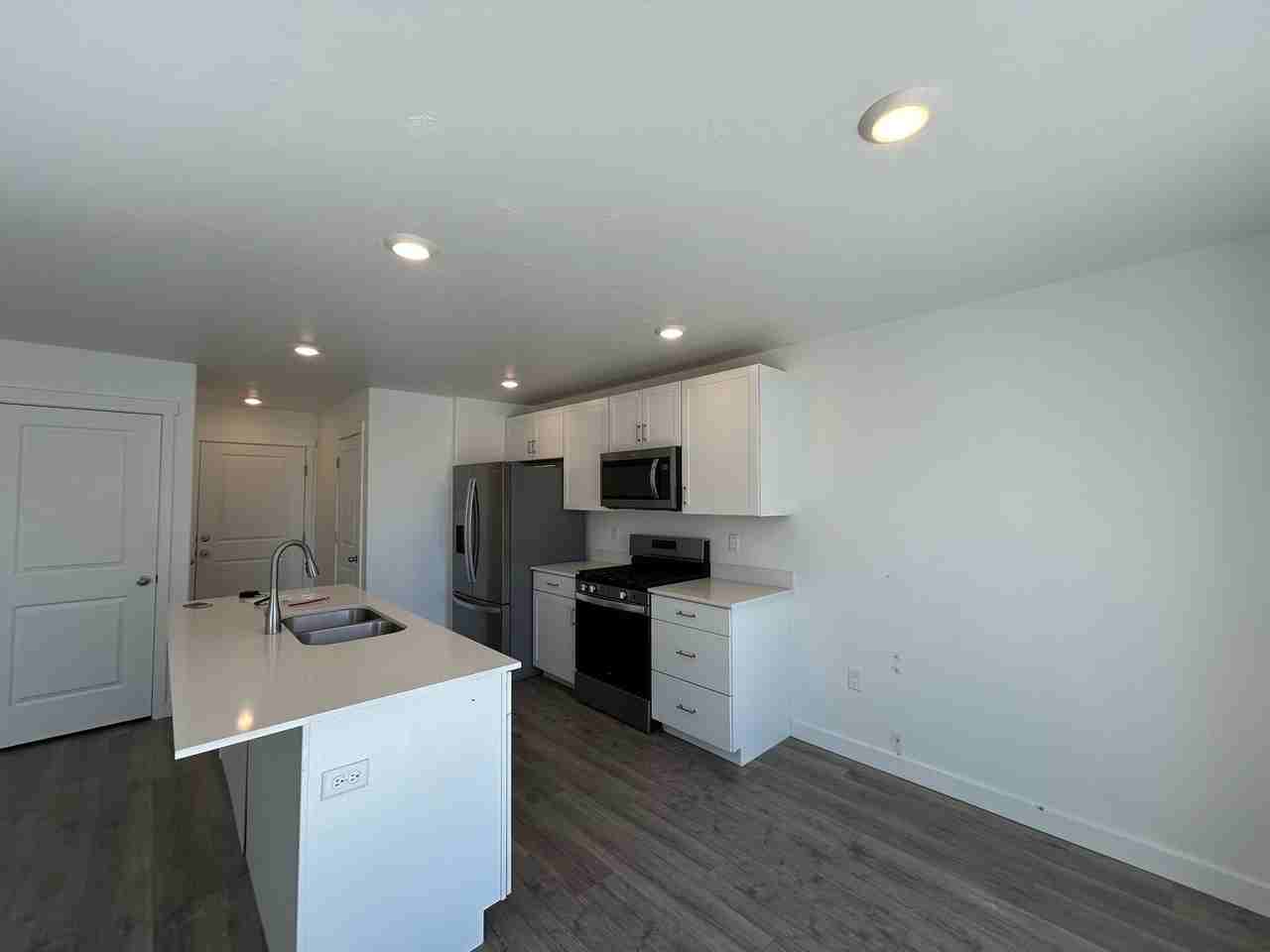 1712 E Fall St - Photo 3 of 13