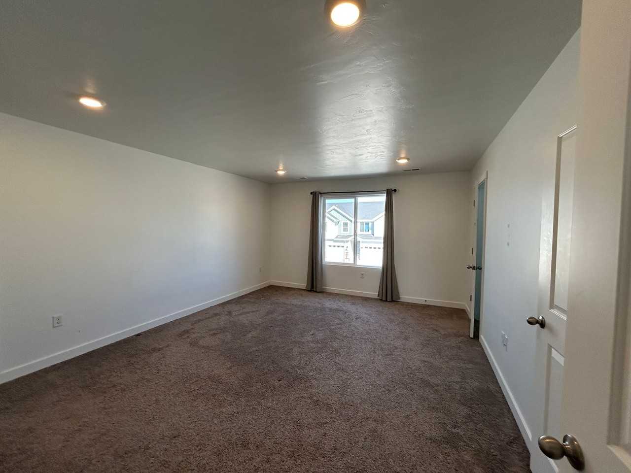 1712 E Fall St - Photo 5 of 13