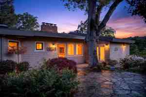 featured image of 10 La Mesa Ln