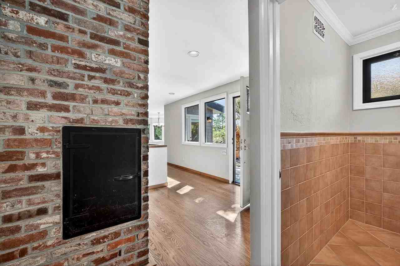 10 La Mesa Ln - Photo 5 of 47