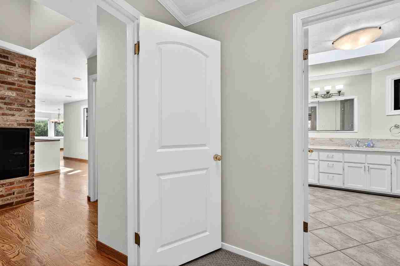 10 La Mesa Ln - Photo 7 of 47