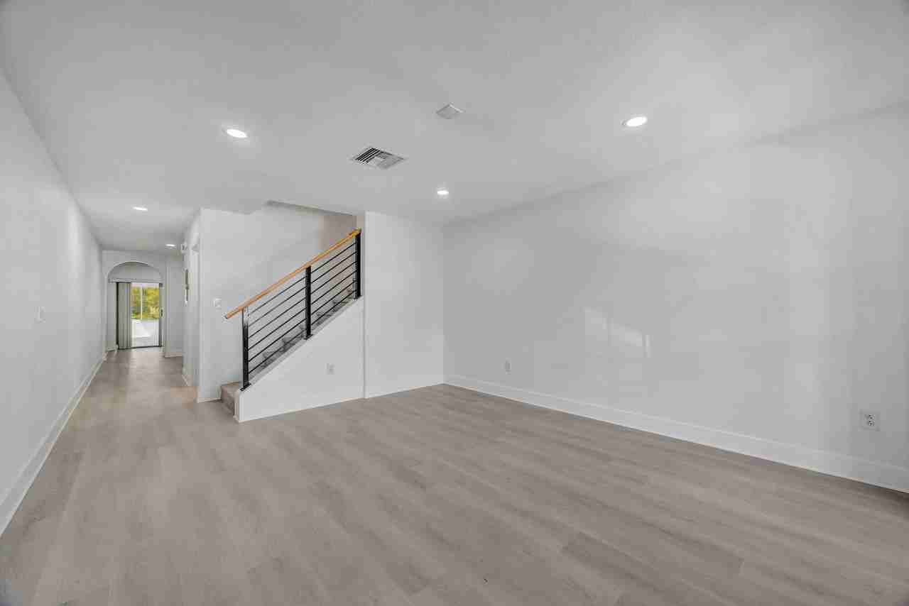 727 Kensington Lake Cir - Photo 4 of 50