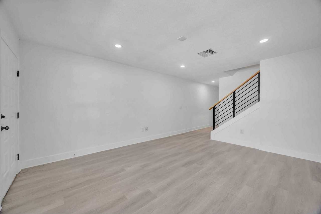 727 Kensington Lake Cir - Photo 5 of 50