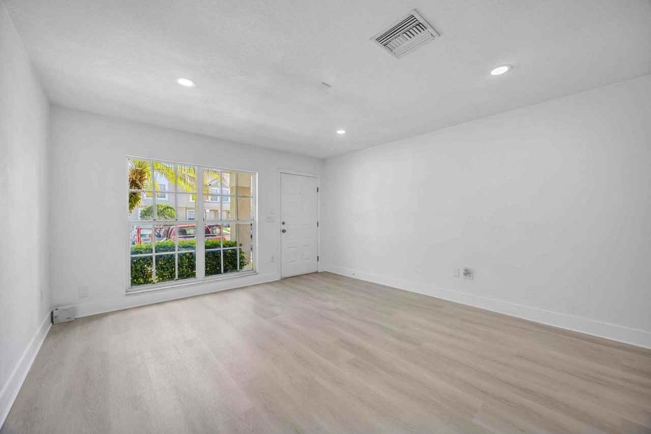 727 Kensington Lake Cir - Photo 6 of 50