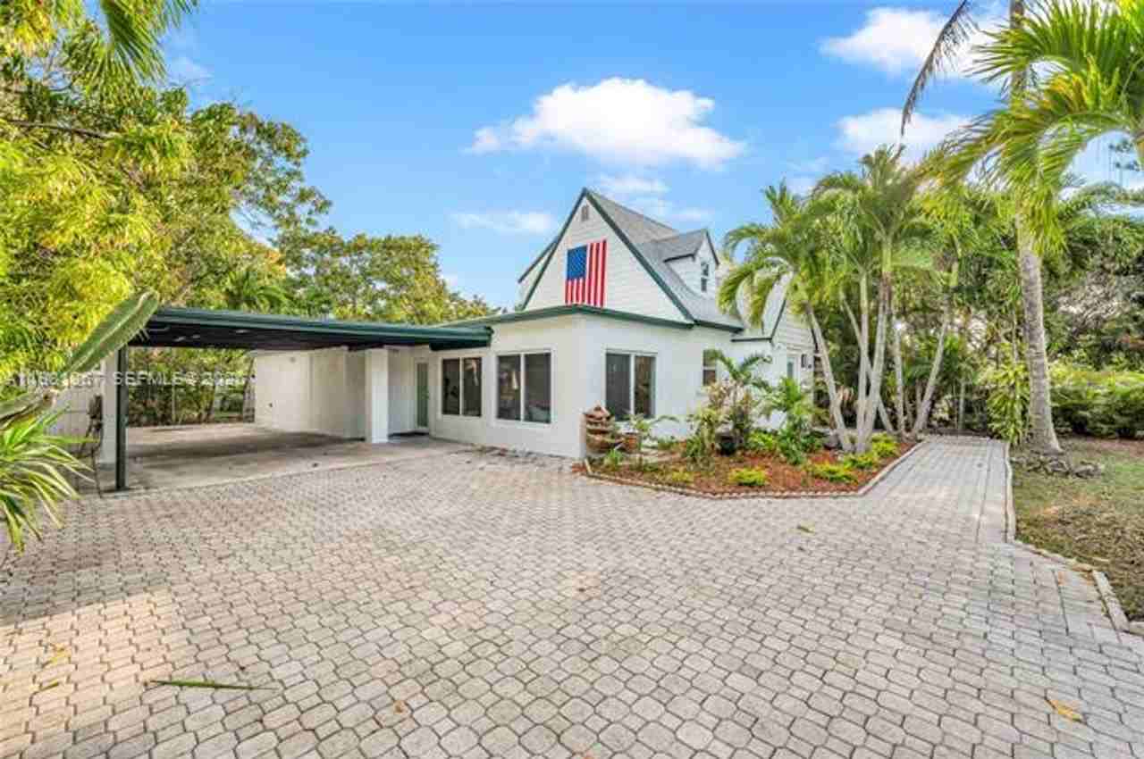 1960 Ne 182nd St - Photo 3 of 27