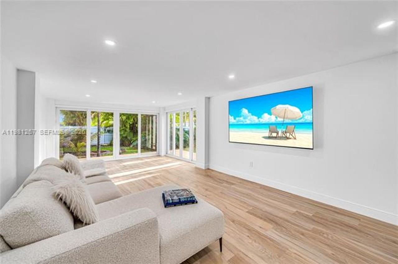 1960 Ne 182nd St - Photo 7 of 27