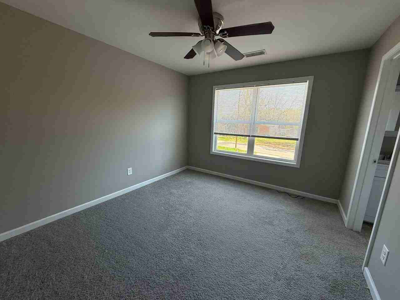 305 Martin Cir - Photo 5 of 16