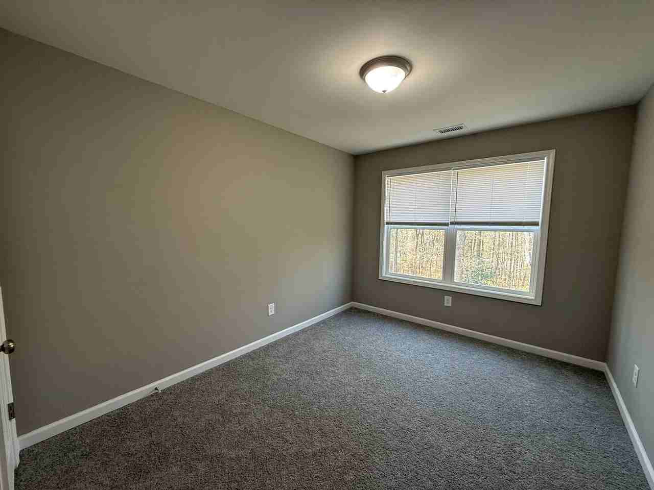 305 Martin Cir - Photo 6 of 16