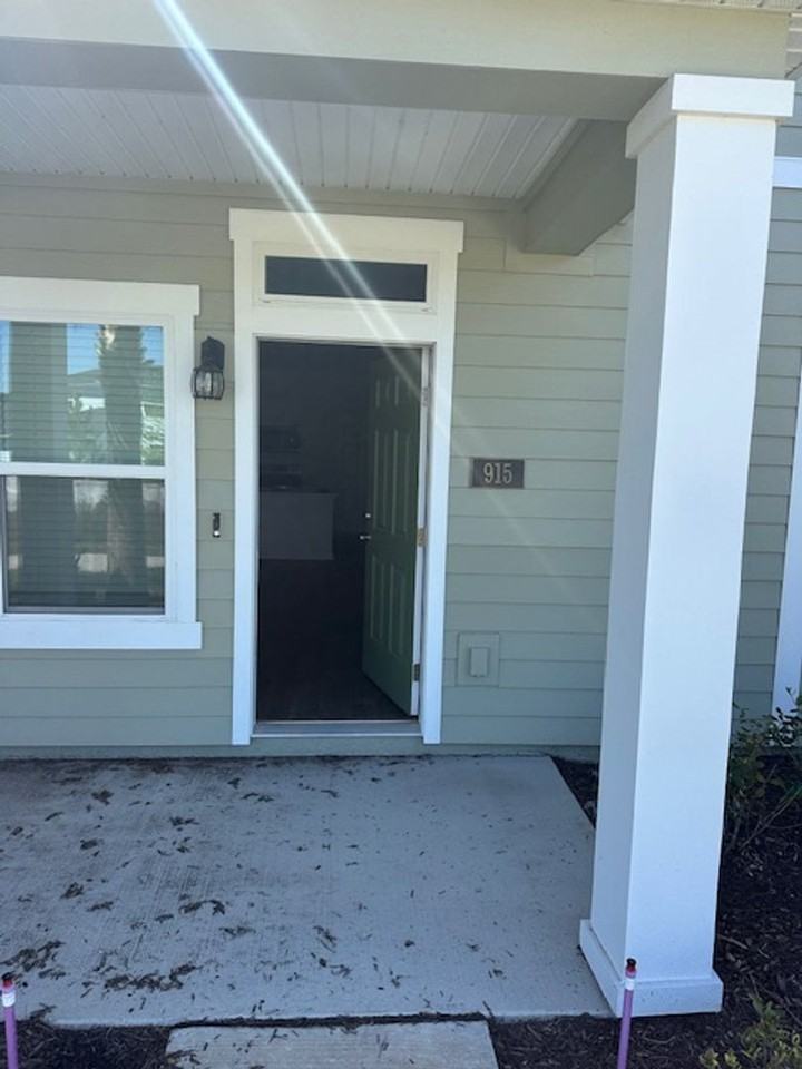 915 Rivertree Pl - Photo 4 of 17