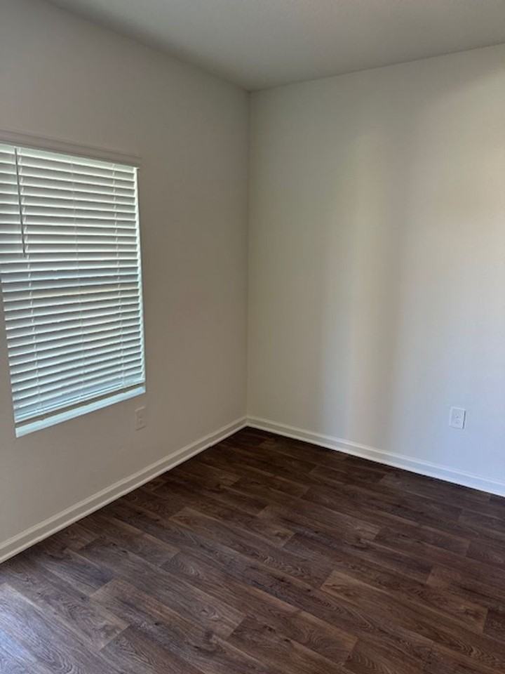 915 Rivertree Pl - Photo 6 of 17