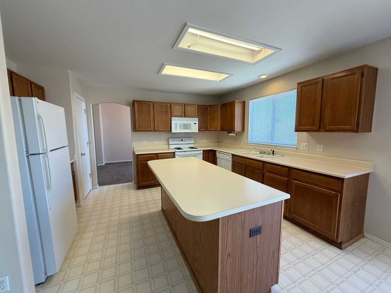 3210 S Biscay Way - Photo 3 of 31