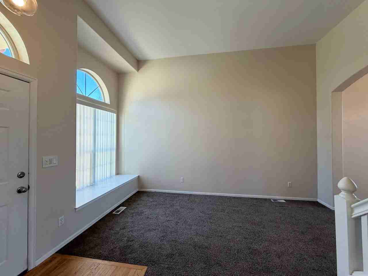 3210 S Biscay Way - Photo 7 of 31