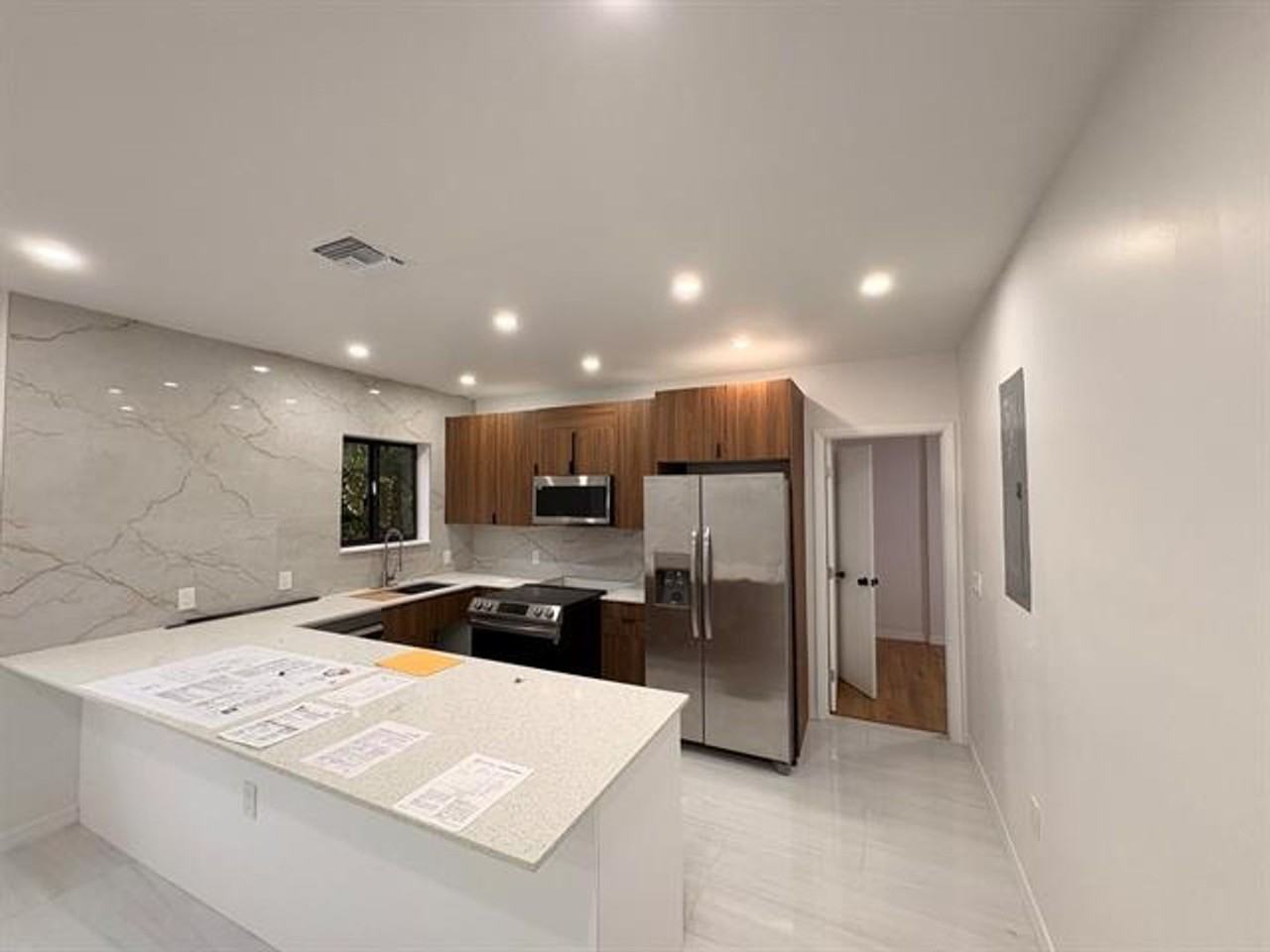 1721 Sw 12th St #0 - Photo 3 of 16