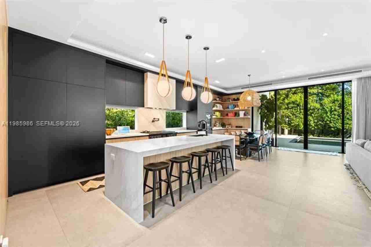 8625 Ne 10th Ave #0 - Photo 5 of 43