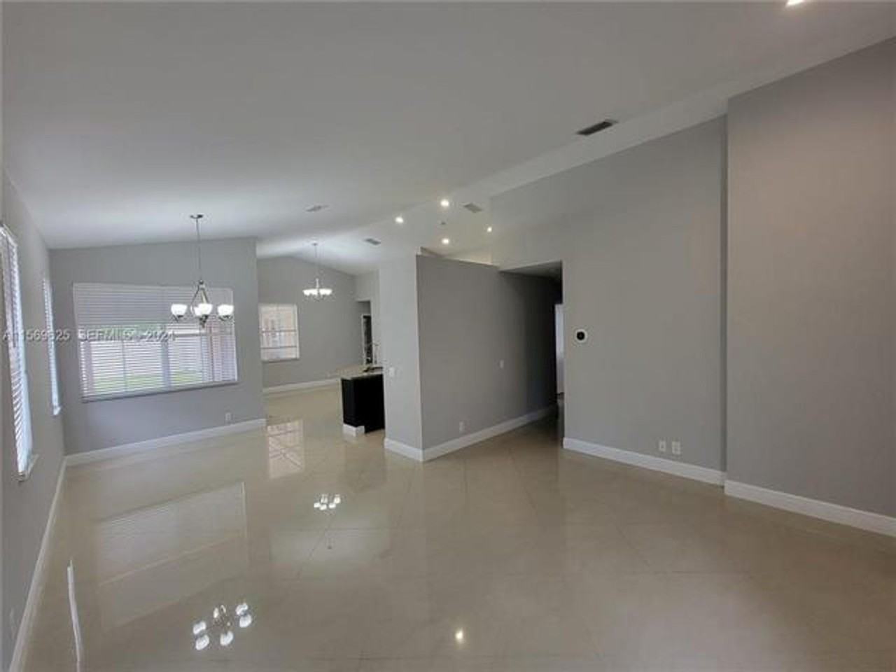 928 Falling Water Rd - Photo 5 of 37