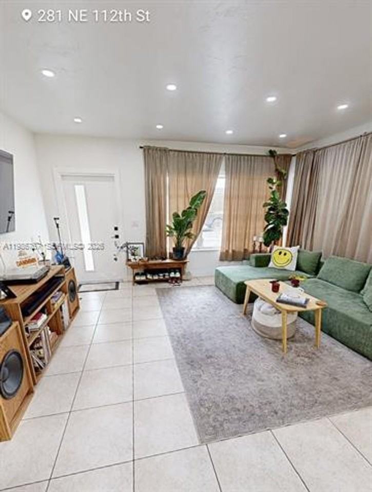 281 Ne 112th St - Photo 3 of 27