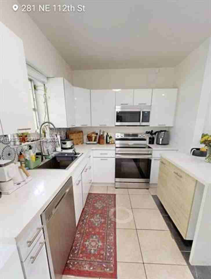 281 Ne 112th St - Photo 6 of 27