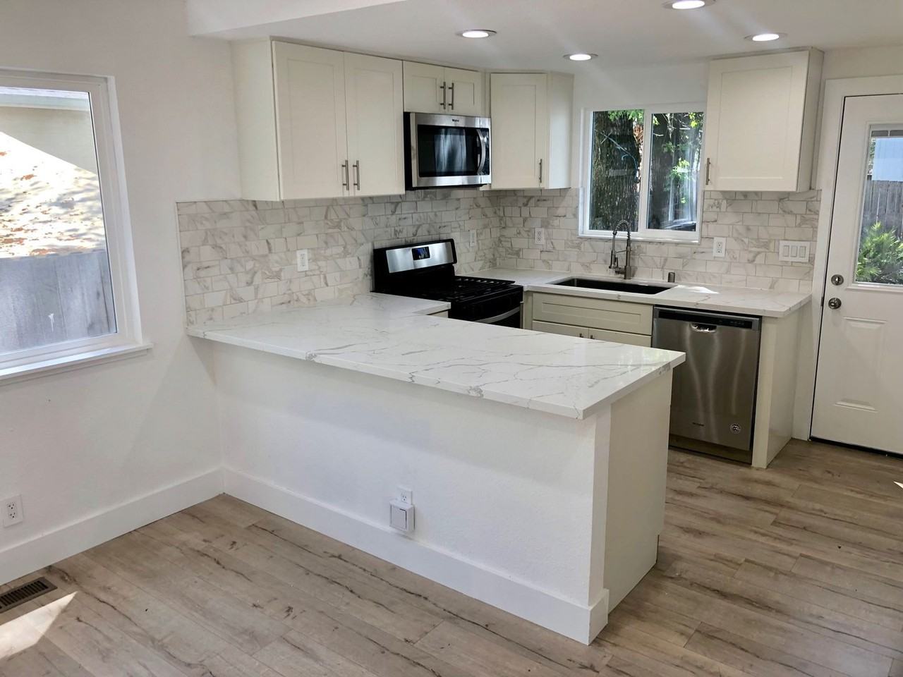 8697 Franklin St - Photo 5 of 22