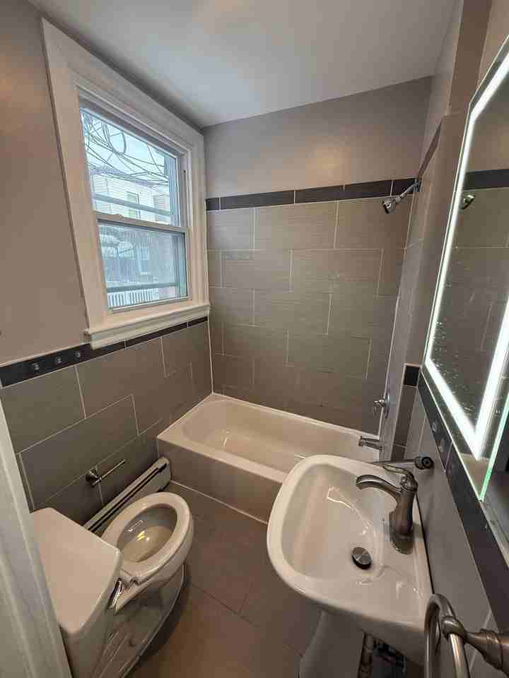 514 W Champlost St - Photo 5 of 14