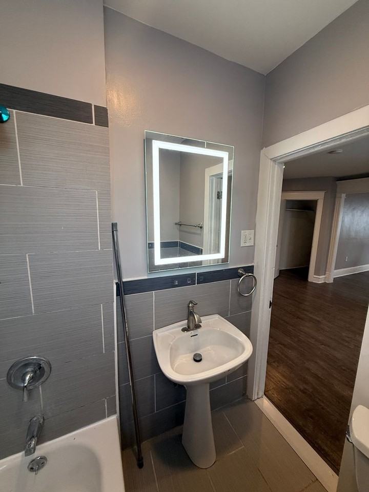 514 W Champlost St - Photo 7 of 14