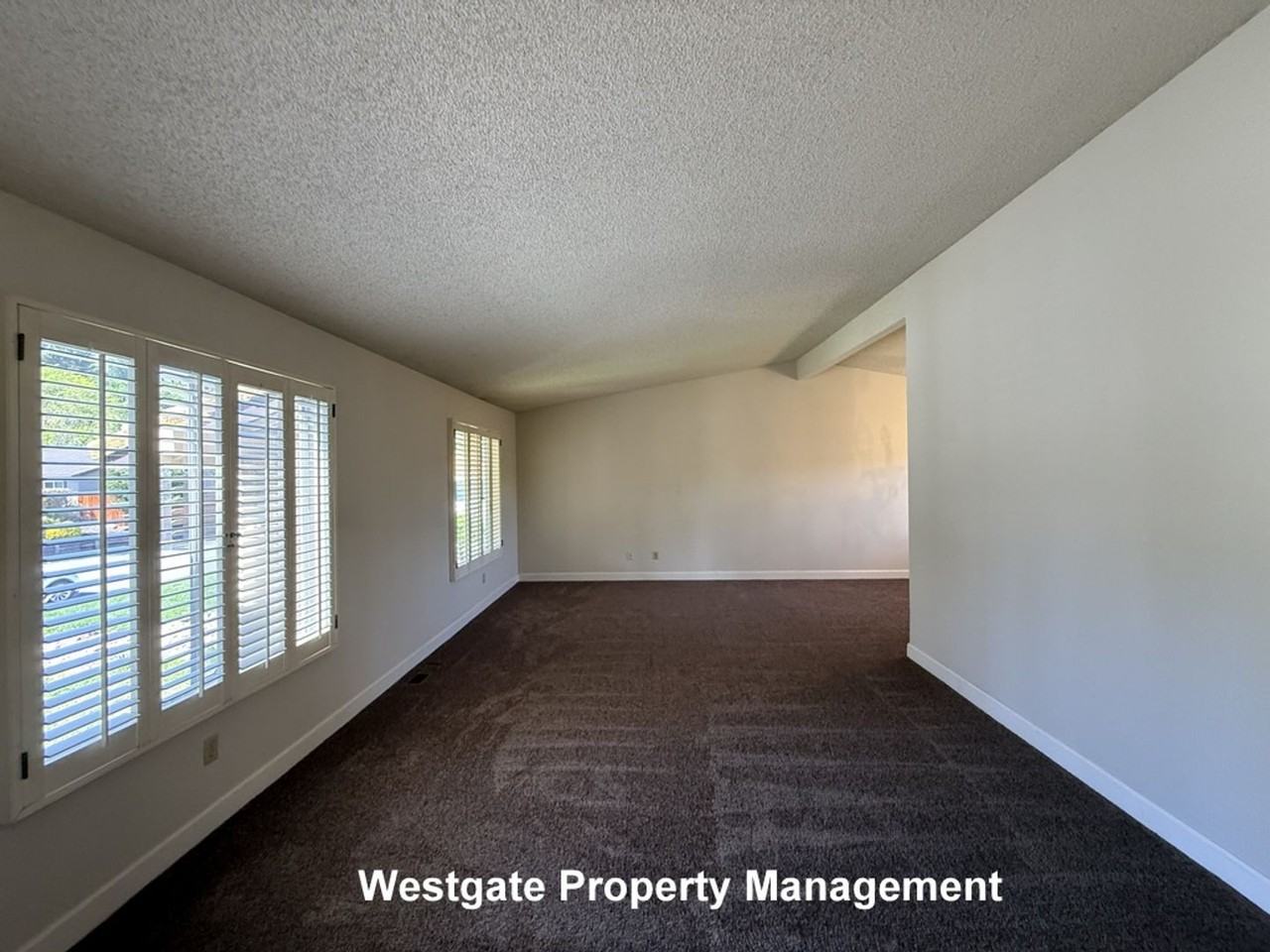 328 Smith Dr - Photo 2 of 21