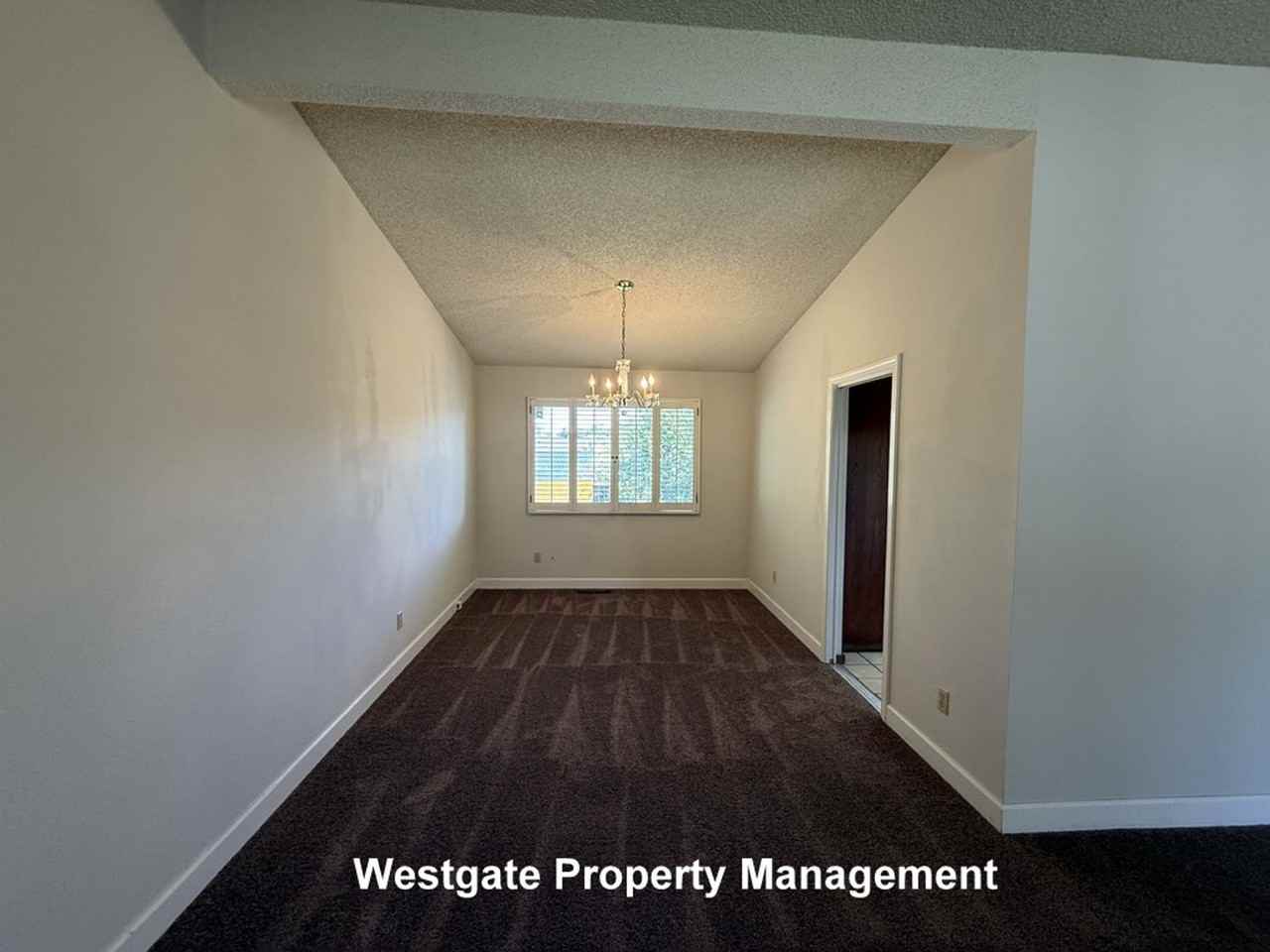 328 Smith Dr - Photo 3 of 21