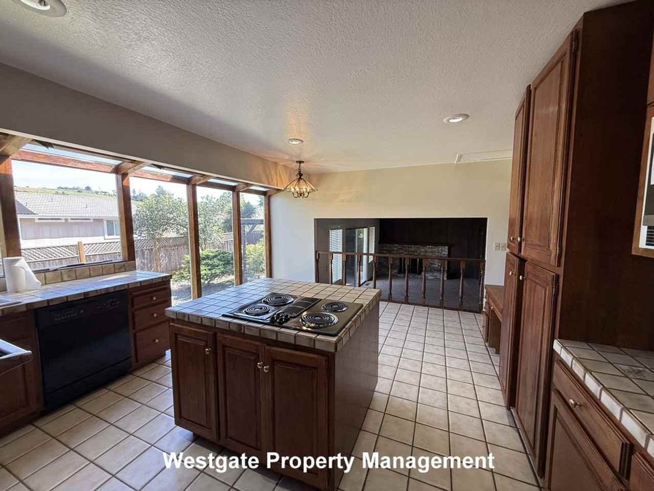 328 Smith Dr - Photo 4 of 21