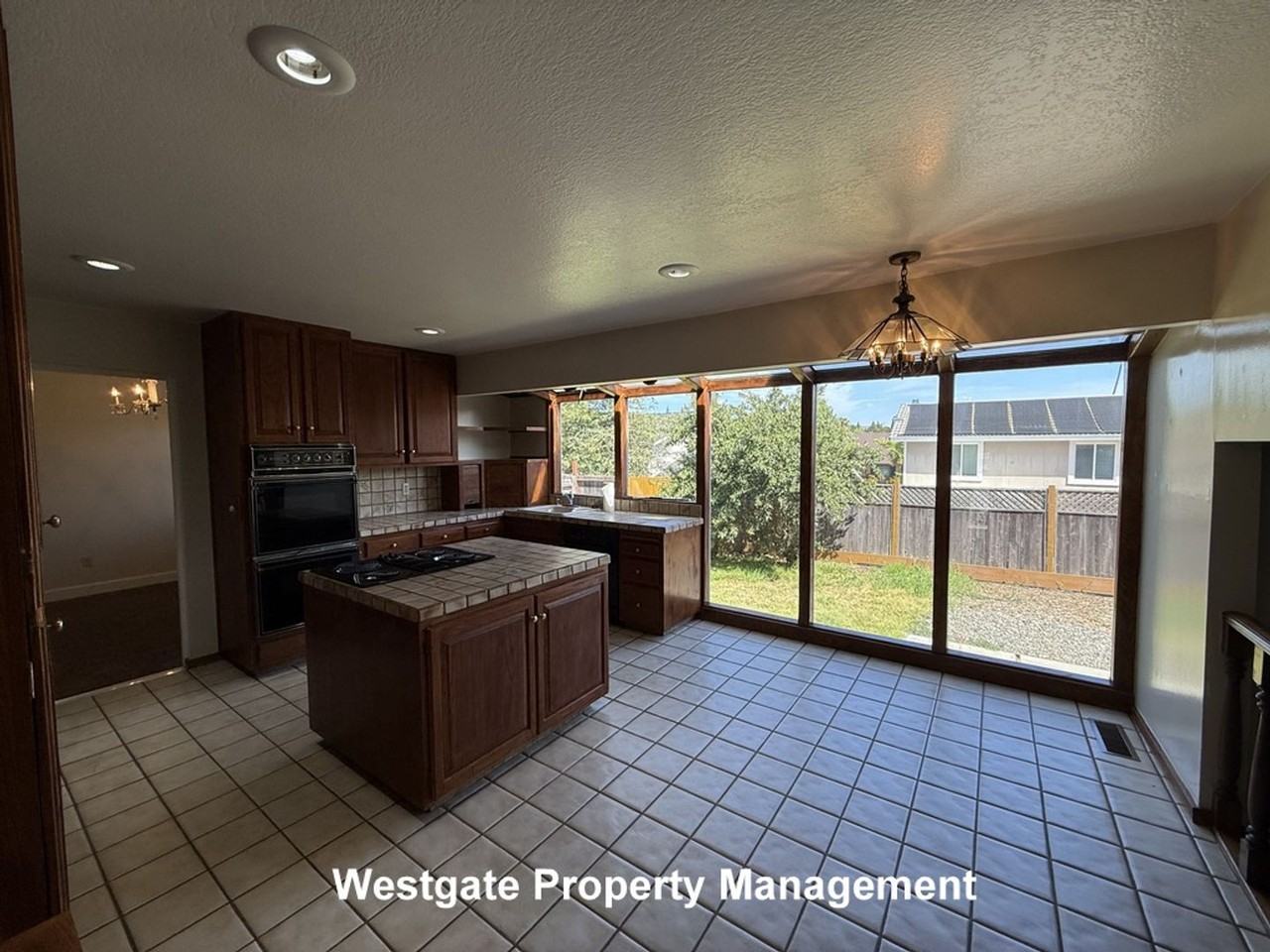 328 Smith Dr - Photo 5 of 21