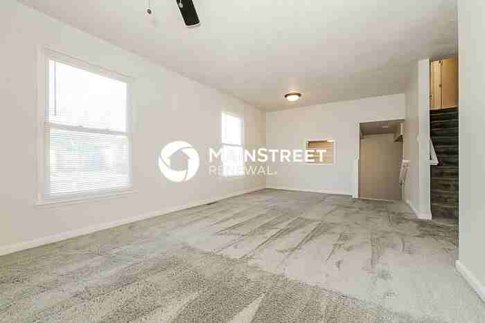 2128 E Arrowhead Cir - Photo 2 of 19