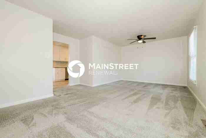 2128 E Arrowhead Cir - Photo 5 of 19