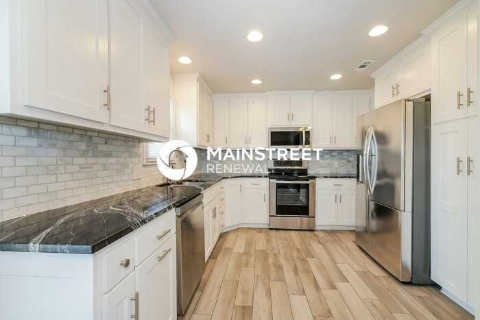 2128 E Arrowhead Cir - Photo 7 of 19