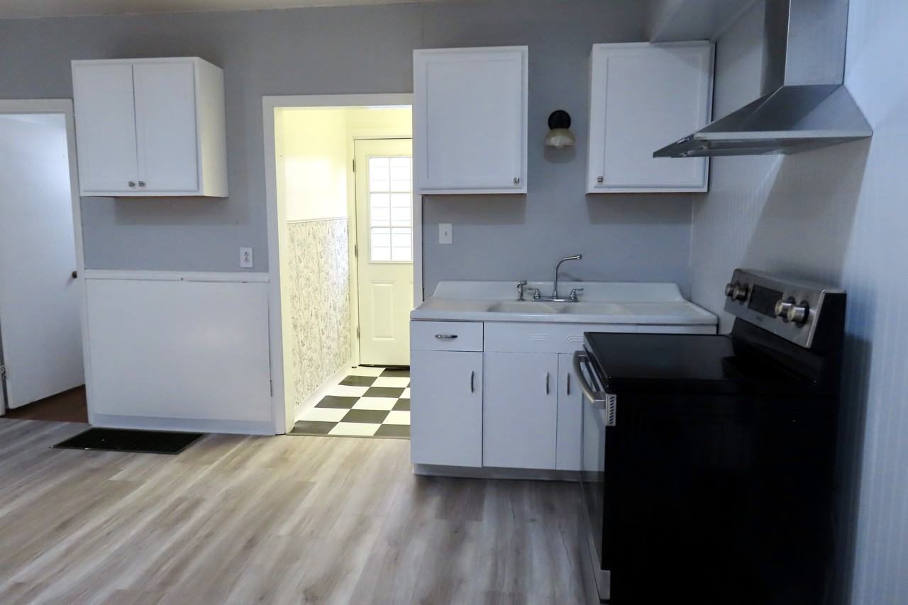 928 2nd Ave #A - Photo 5 of 14