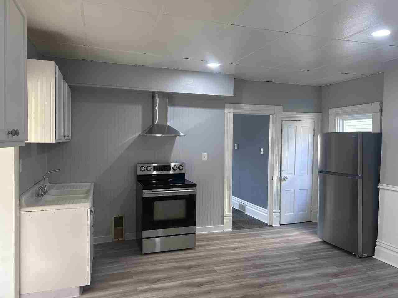 928 2nd Ave #A - Photo 6 of 14