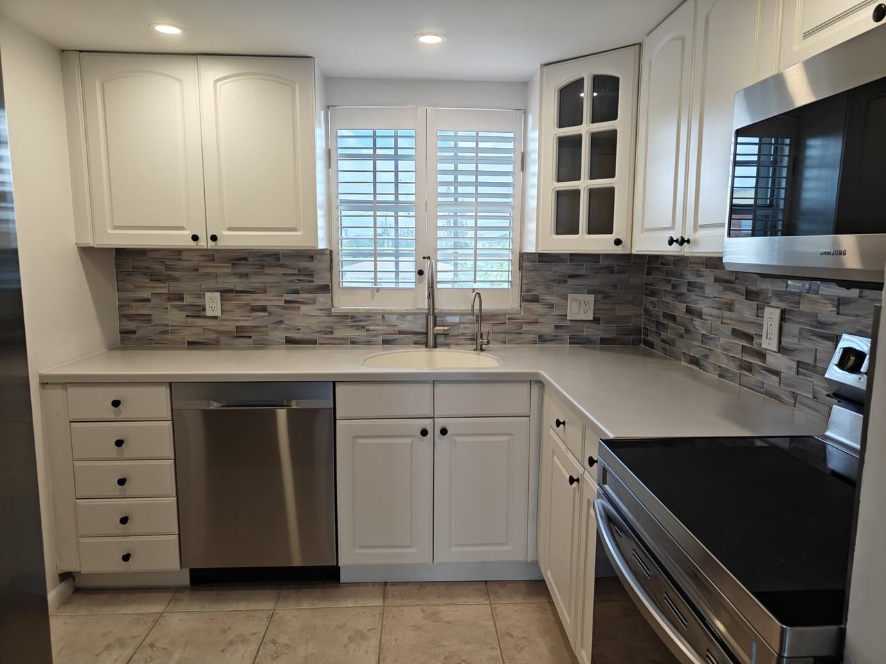 410 Wilma Cir #306 - Photo 4 of 18