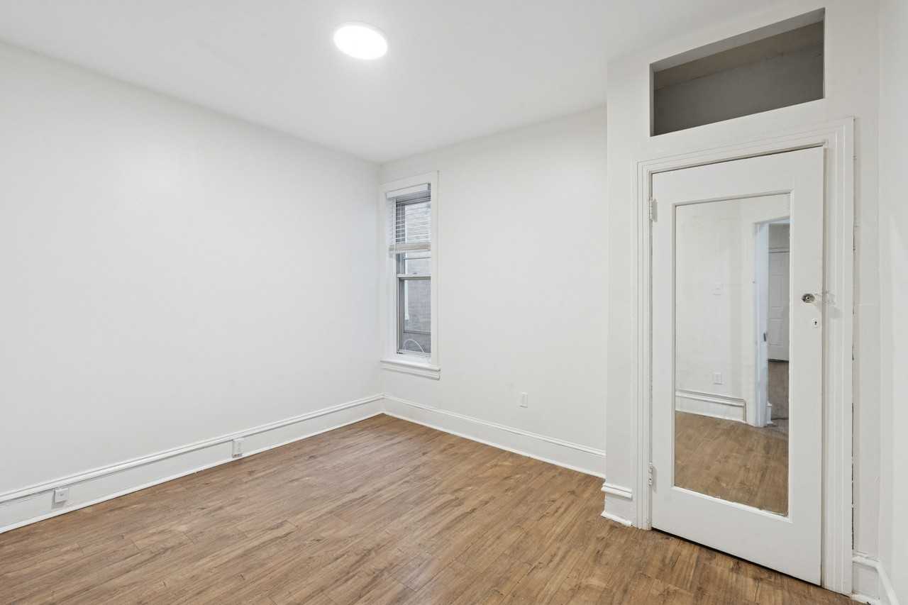 6020 Catharine St #B - Photo 5 of 15