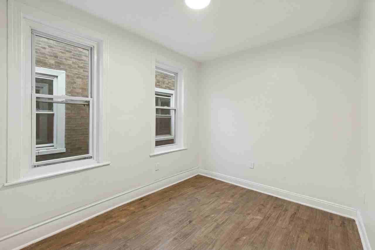 6020 Catharine St #B - Photo 6 of 15