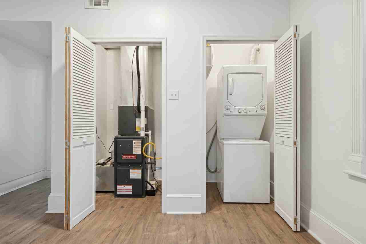 6020 Catharine St #B - Photo 7 of 15