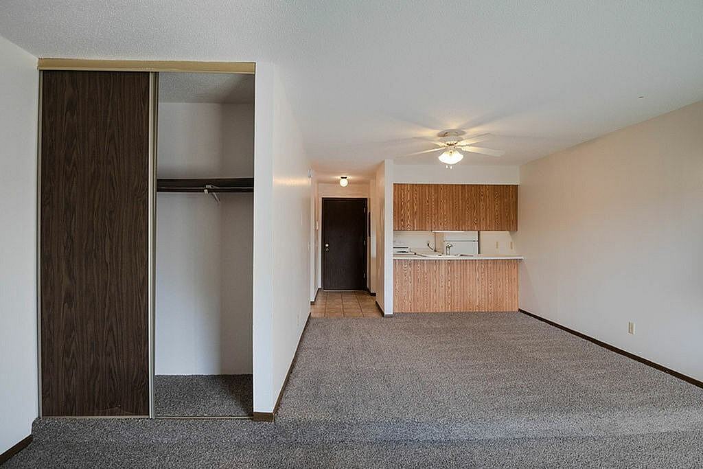 The Oaks Apartments - Photo 3 of 21