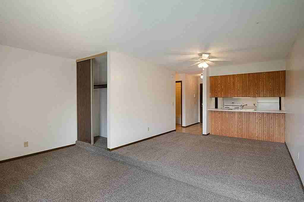 The Oaks Apartments - Photo 4 of 21