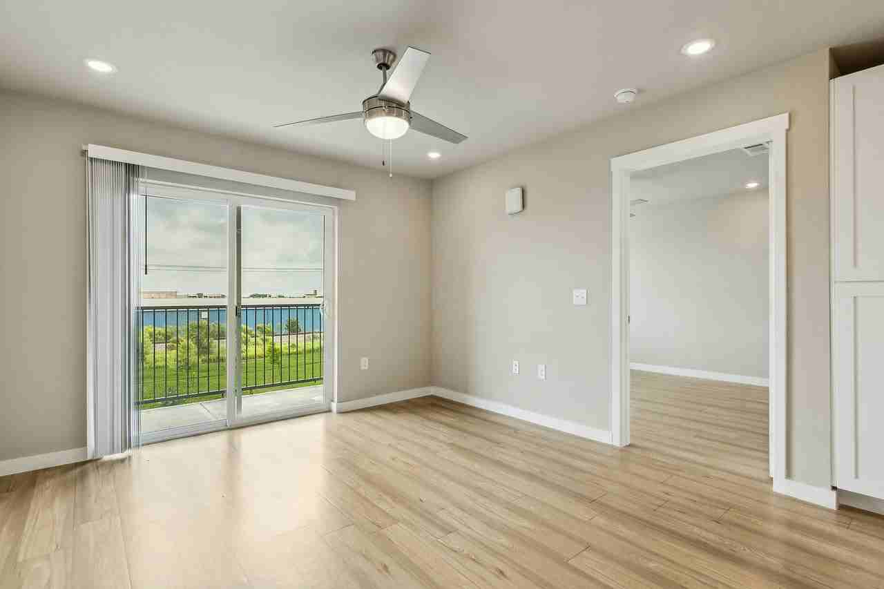 Camden Crossing - Photo 4 of 16