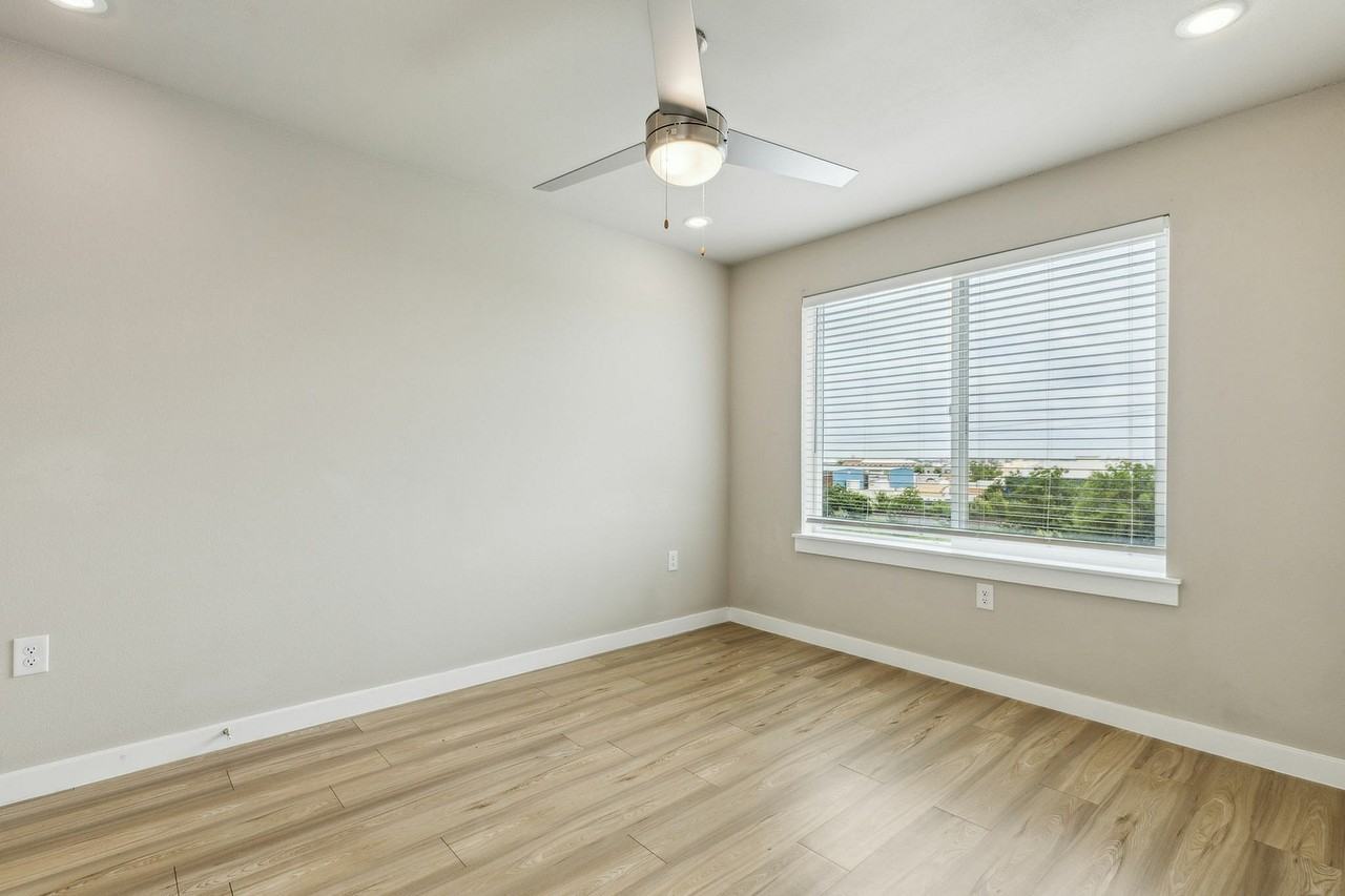 Camden Crossing - Photo 5 of 16